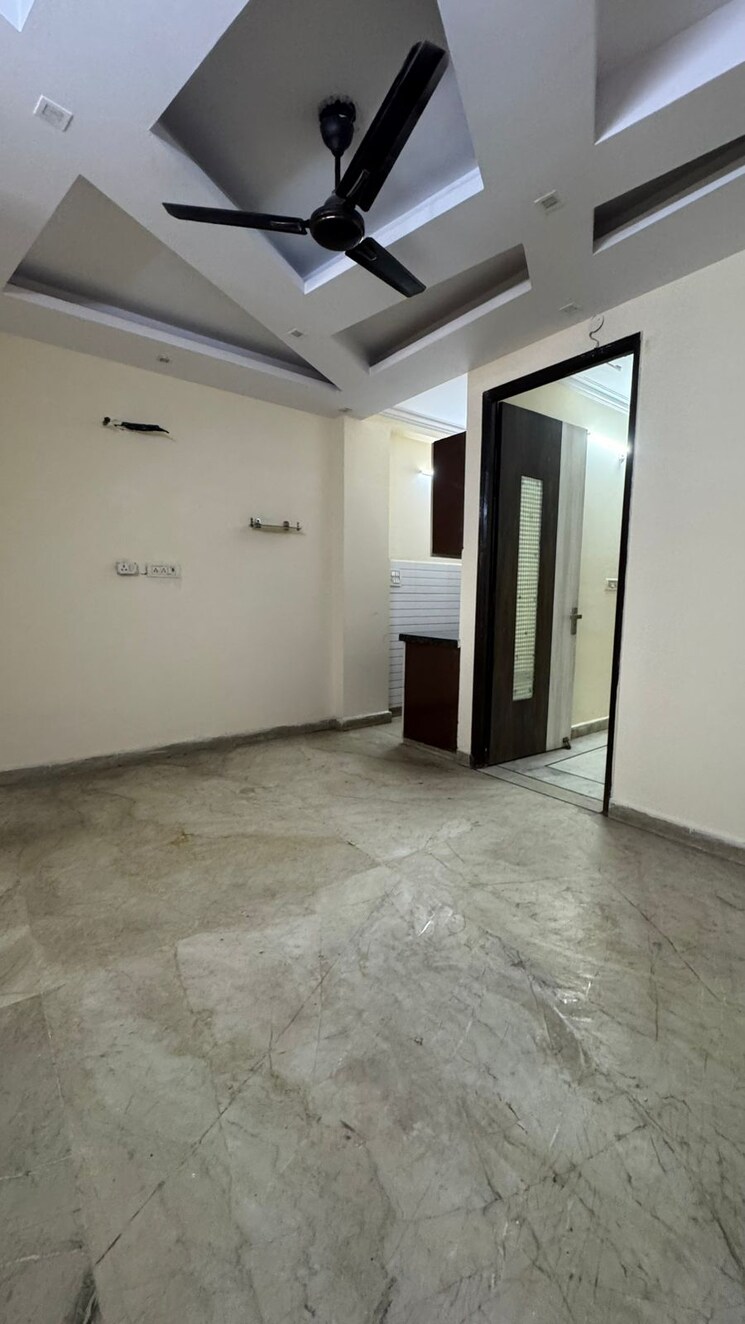Room, mohan garden 2 Bedroom 70 Sq.Yd. Apartment In Mohan Garden Delhi 8699088
