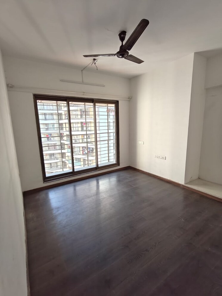 Room, happy-valley 2 Bedroom 1050 Sq.Ft. Apartment In Manpada Thane 8699143