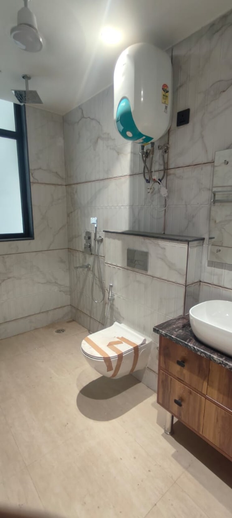 Bathroom, surya-cghs 4 Bedroom 2500 Sq.Ft. Builder Floor In Sector 43 Gurgaon 8699280
