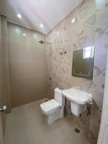 Bathroom in 4 BHK Independent House at Nagpur Station – for Sale