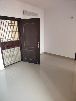 Room in 2 BHK Apartment at Jaypee Kensington Park Apartments, Sector 133 – for Sale