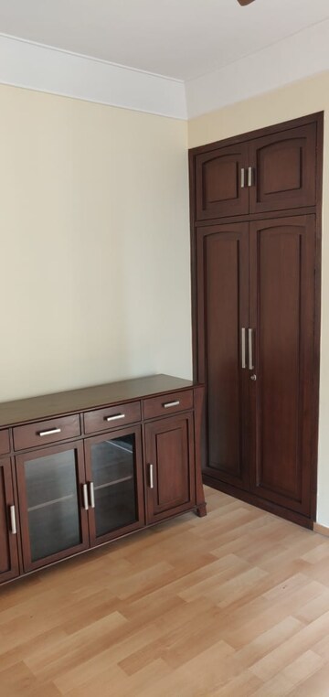 Room in 3 BHK Apartment at Unitech Fresco, Sector 50 – for Rent