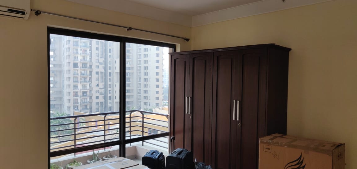 3 BHK + Pooja Room Apartment For Rent in Unitech Fresco