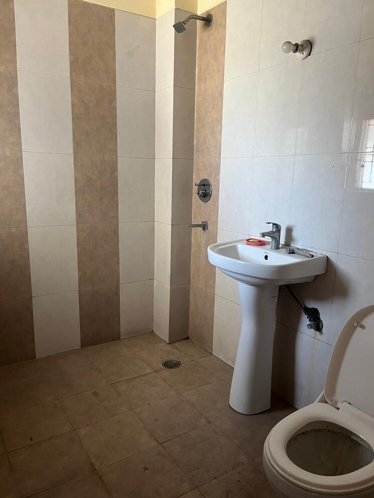Bathroom, pandav nagar 2 Bedroom 785 Sq.Ft. Builder Floor In Pandav Nagar Delhi 8699477