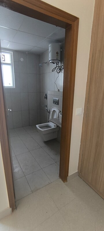 Bathroom in 5 BHK Apartment at SS Linden, Sector 84 – for Rent
