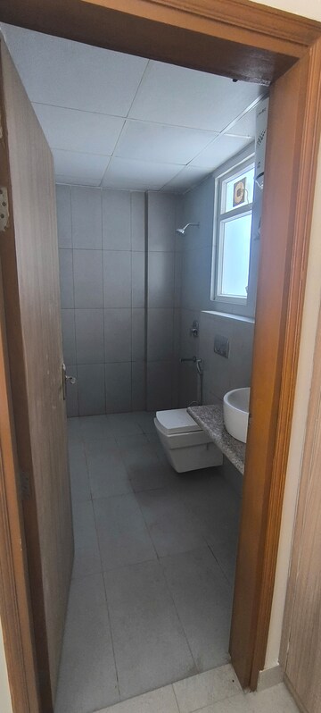 Bathroom in 5 BHK Apartment at SS Linden, Sector 84 – for Rent