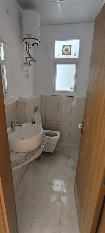 Bathroom in 5 BHK Apartment at SS Linden, Sector 84 – for Rent
