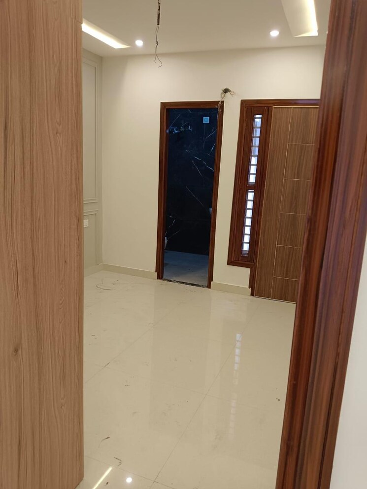 Room, kishanpura 4 Bedroom 1200 Sq.Ft. Independent House In Kishanpura Zirakpur 8699561