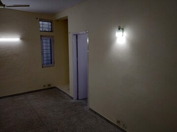 Room in 3 BHK Apartment at Niti Khand I – for Rent