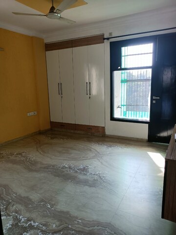 Room in 3 BHK Builder Floor at Vigyan Vihar – for Rent