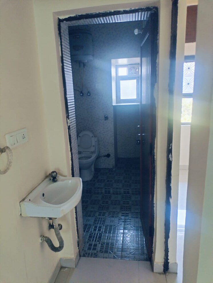 Bathroom, niti khand i 3 Bedroom 1241 Sq.Ft. Apartment In Niti Khand I Ghaziabad 8699664