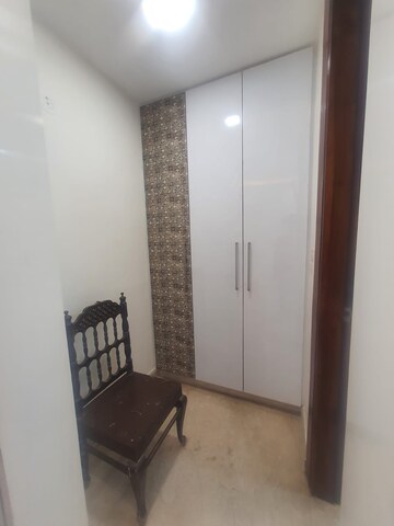 Room in 3 BHK Apartment at Niti Khand I – for Rent