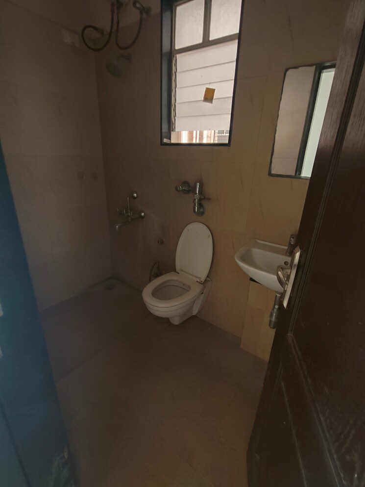 Bathroom, nyati-ebony 2 Bedroom 1064 Sq.Ft. Apartment In Undri Pune 8699730