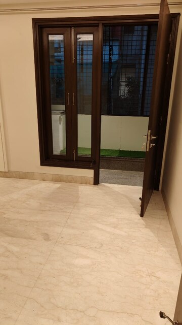 Room in 3 BHK Apartment at Vasundhara Sector 1 – for Sale