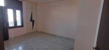 Room in 3 BHK Builder Floor at Sushant Lok 2, Sector 57 – for Rent