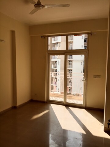 Room in 3 BHK Apartment at Mahagun Mywoods, Sector 16c Greater Noida – for Rent