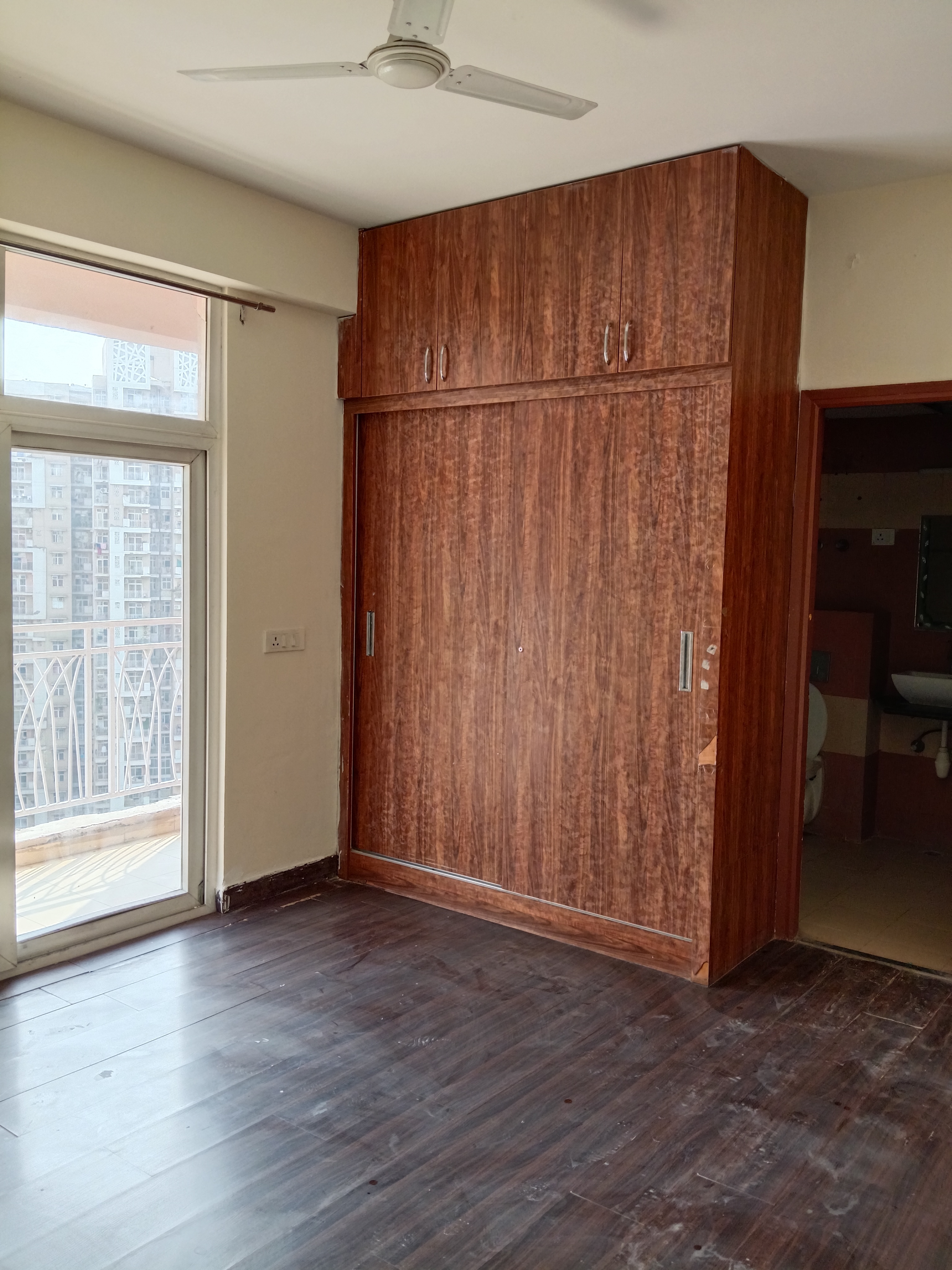 3 BHK + Extra Room Apartment For Rent in Mahagun Mywoods