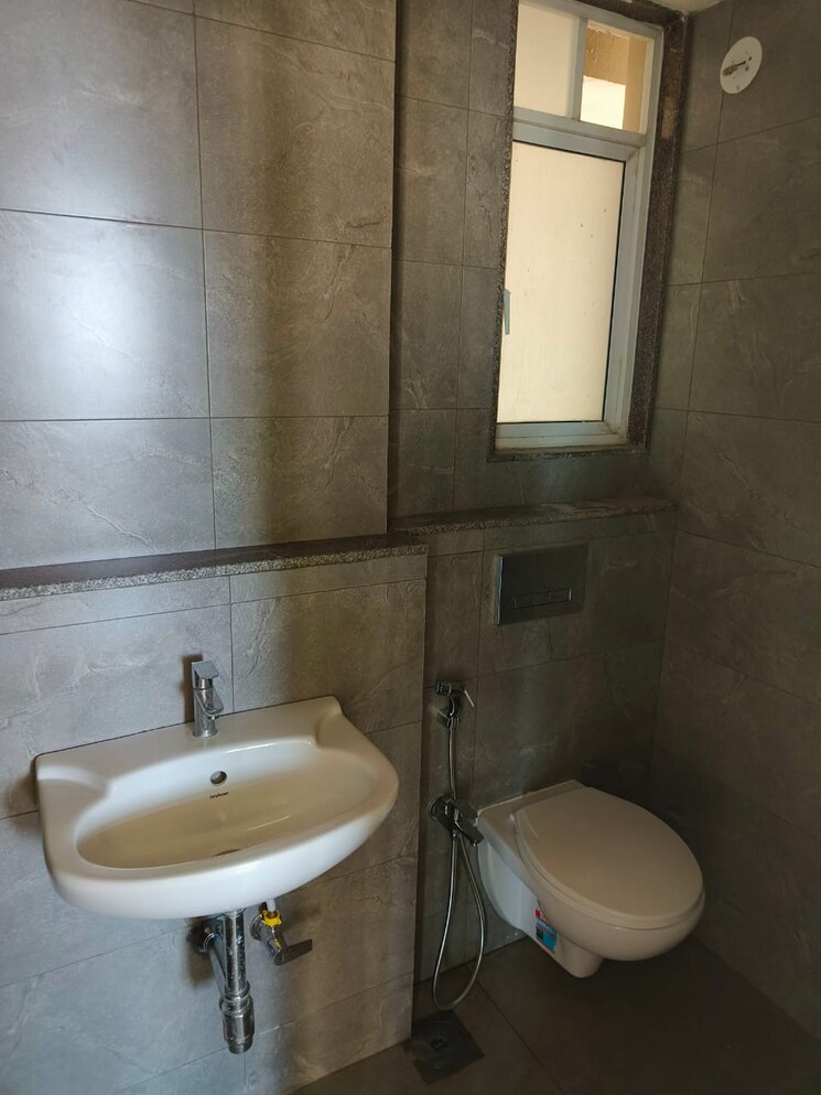 Bathroom, anant-tara 2 Bedroom 667 Sq.Ft. Apartment In Kandivali West Mumbai 8700610