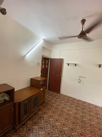 Furnished Amenities in 1 BHK Apartment at Goregaon East – for Rent