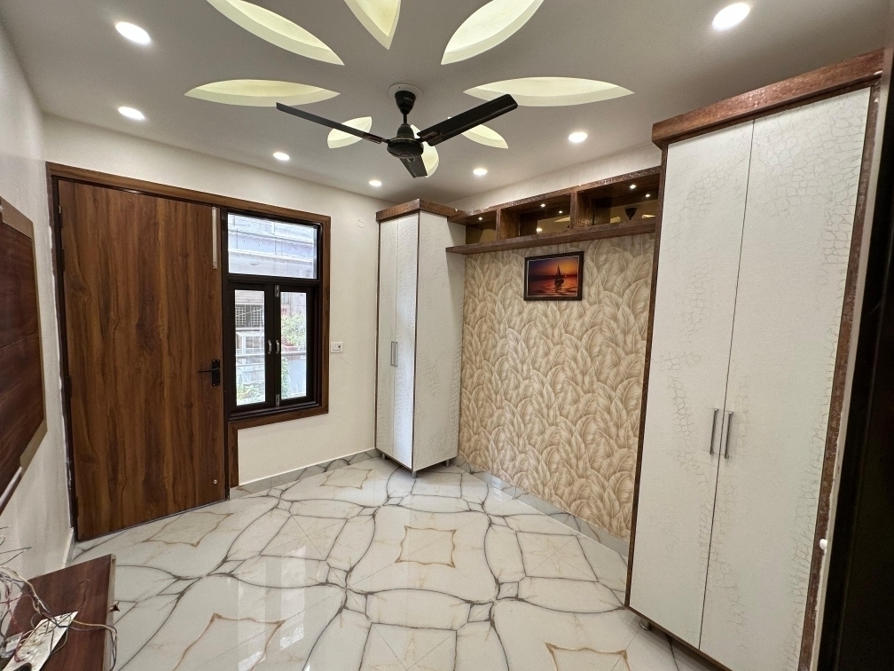 1 BHK + Pooja Room,Study Room Builder Floor For Sale in Ultra Luxury Apartment 
