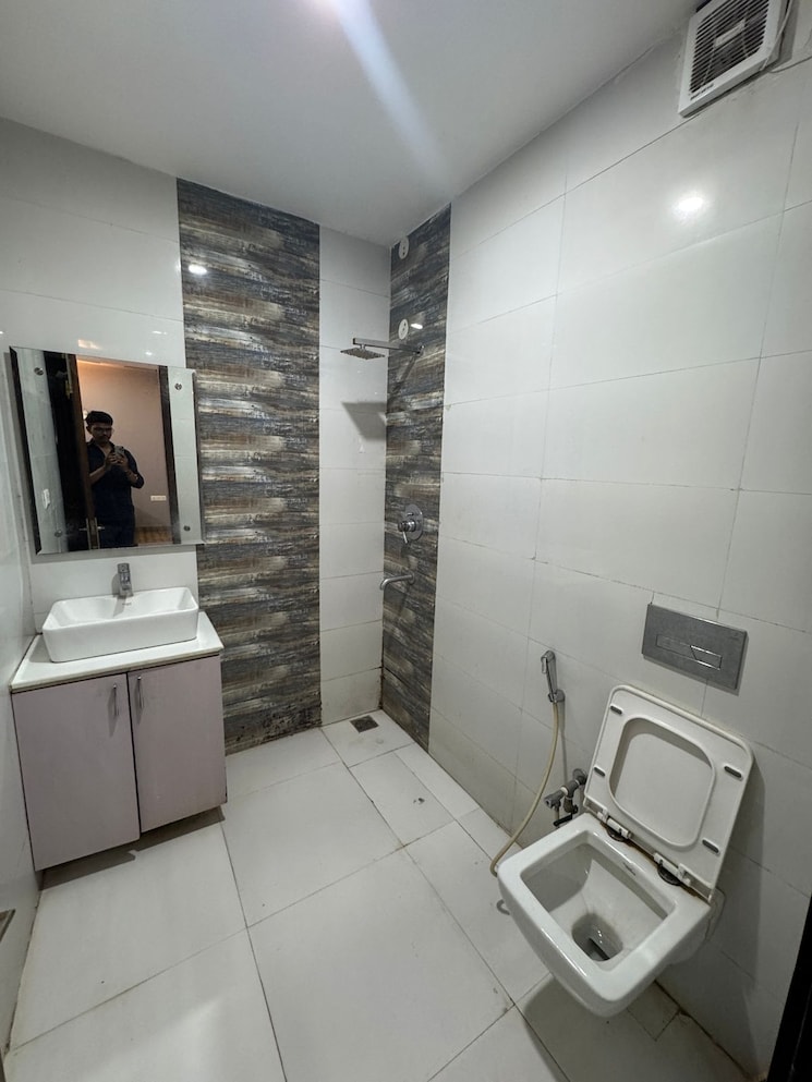Bathroom, sushant-lok-3 4 Bedroom 2350 Sq.Ft. Builder Floor In Sector 57 Gurgaon 8700895