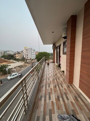 Balcony in 4 BHK Builder Floor at Sushant Lok 3, Sector 57 – for Rent