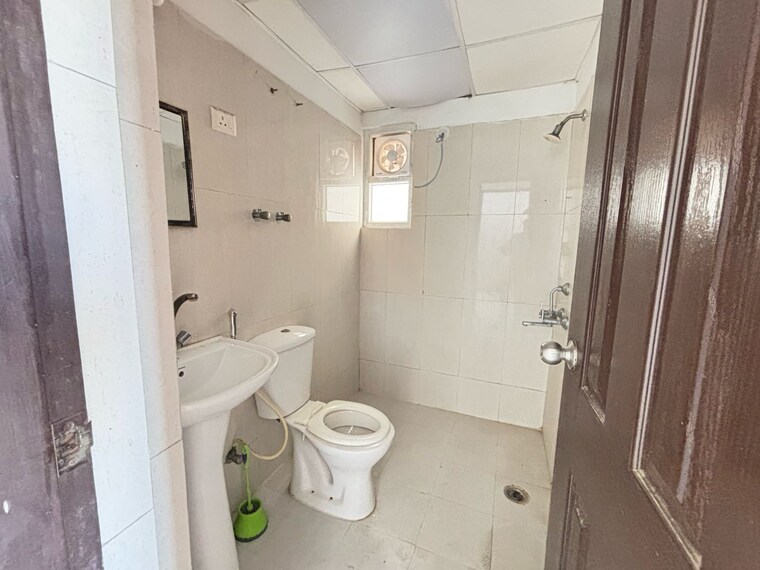 Bathroom, nirala-world-estate-i 3.5 Bedroom 1760 Sq.Ft. Apartment In Tech Zone 4 Greater Noida Greater Noida 8700897