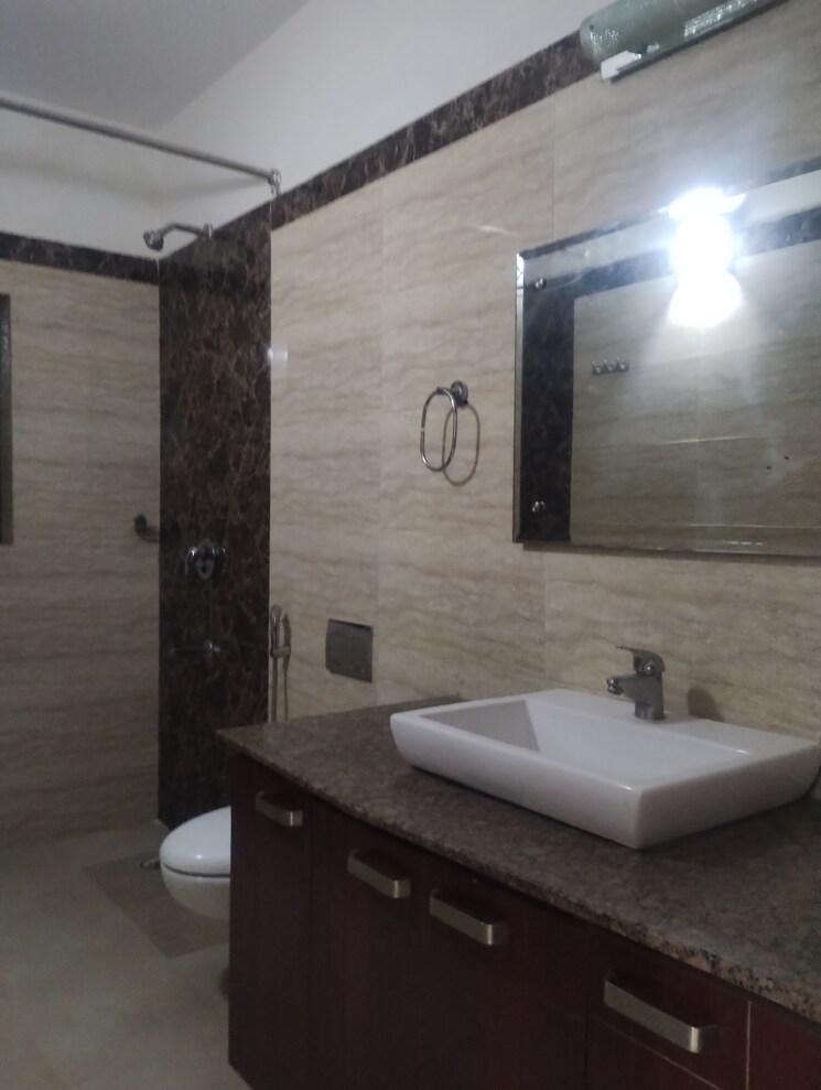 undefined, sushant-vyapaar-kendra 2 Bedroom 215 Sq.Yd. Builder Floor In Sector 43 Gurgaon 8700922