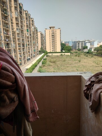 Furnished Amenities in 4 BHK Apartment at Tarika CGHS, Sector 43 – for Rent