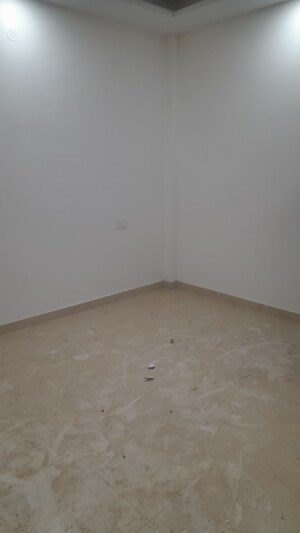 Room in 3 BHK Builder Floor at Faridabad Central – for Sale