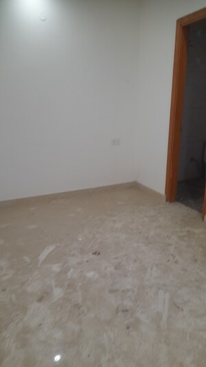 Room in 3 BHK Builder Floor at Faridabad Central – for Sale