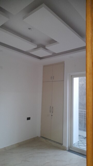 Furnished Amenities in 3 BHK Builder Floor at Faridabad Central – for Sale