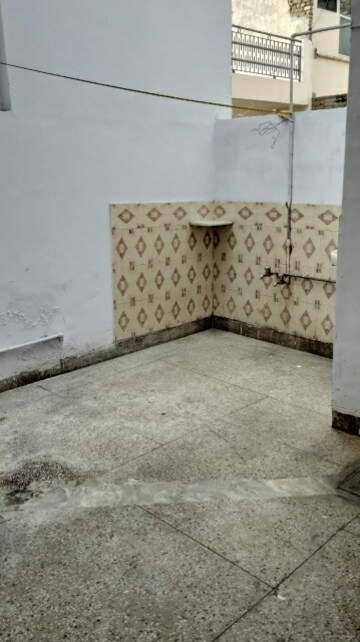 Room in 2.5 BHK Independent House at Sector 16 – for Rent