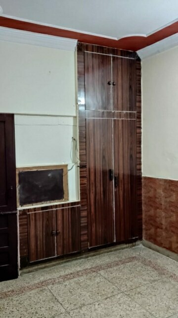 Furnished Amenities in 2.5 BHK Independent House at Sector 16 – for Rent