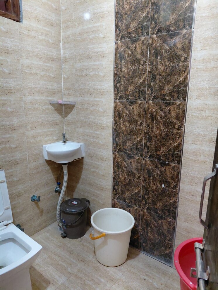 Bathroom, new industrial township 3 Bedroom 1750 Sq.Ft. Builder Floor In New Industrial Township Faridabad 8700998