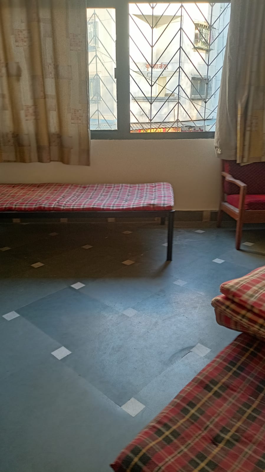 1.5 BHK Apartment For Rent in Yevle Building 