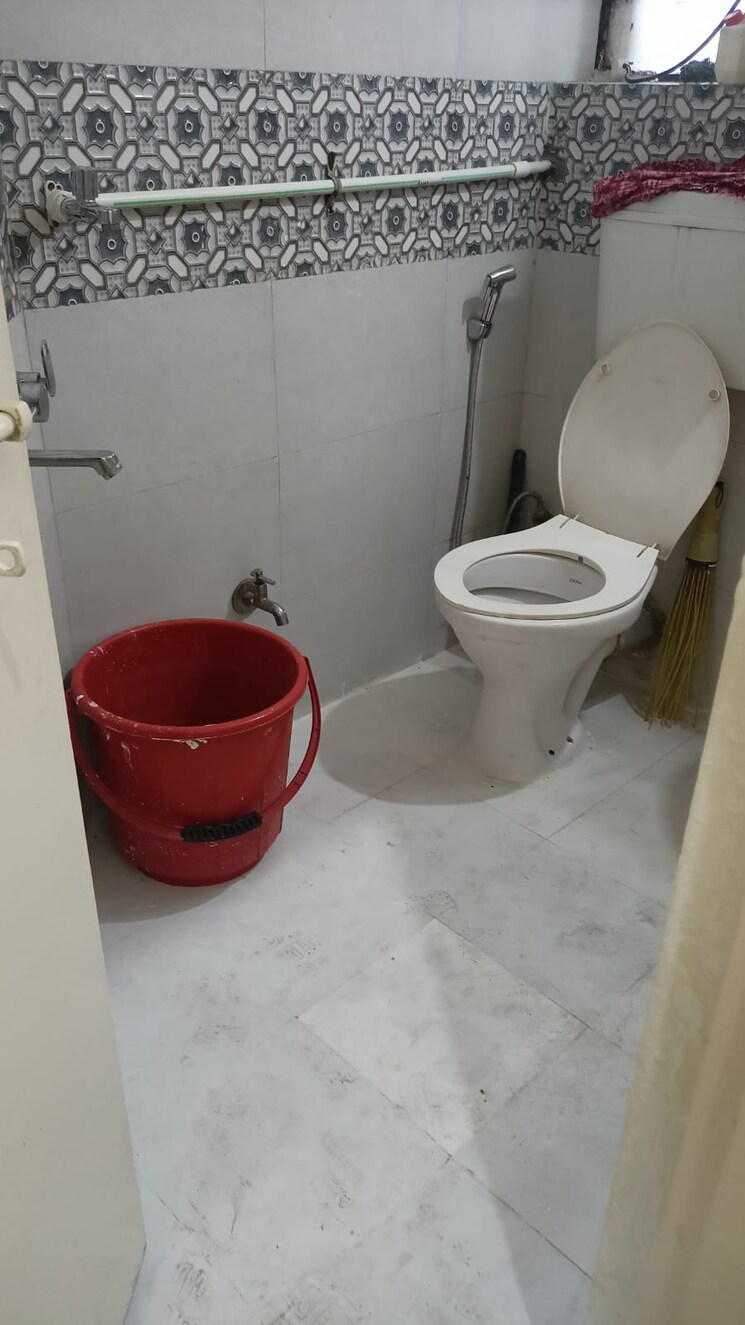 Bathroom, navi peth 1.5 Bedroom 800 Sq.Ft. Apartment In Navi Peth Pune 8701002