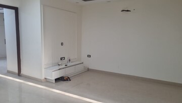 Room in 3 BHK Builder Floor at Faridabad Central – for Sale