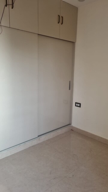 Room in 3 BHK Builder Floor at Faridabad Central – for Sale