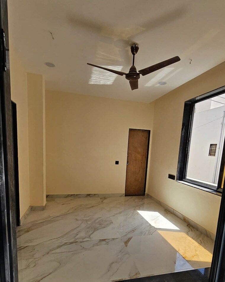 Room, palanpur 3 Bedroom 120 Sq.Yd. Villa In Palanpur Surat 8701064