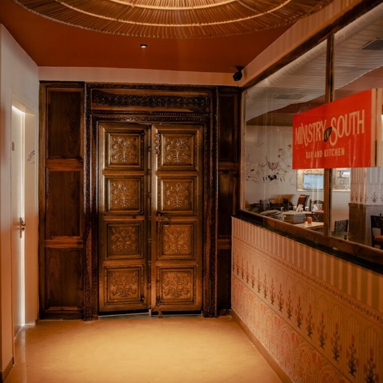 Living Room, gachibowli Commercial Showroom 8500 Sq.Ft. In Gachibowli Hyderabad 8701080