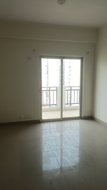Room in 3 BHK Apartment at Gardenia Gateway, Sector 75 – for Rent