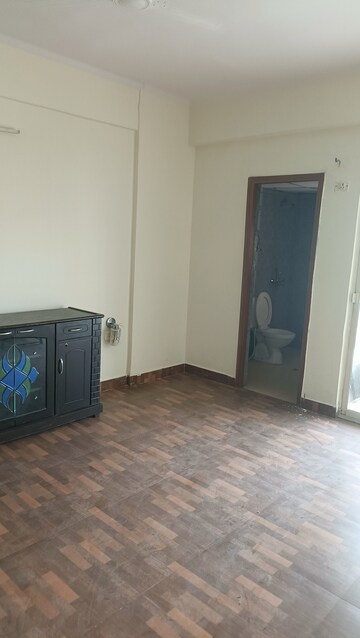 Room in 3 BHK Apartment at Gardenia Gateway, Sector 75 – for Rent