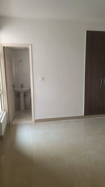Room in 2 BHK Apartment at Supertech Cape Town, Sector 74 – for Rent
