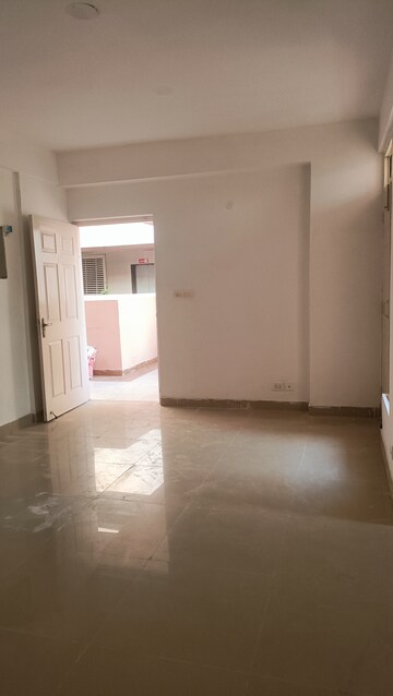 2 BHK Apartment For Rent in Supertech Cape Town, Sector 74