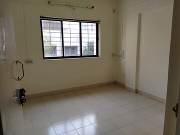 Room in 4 BHK Apartment at Rambaug Colony – for Rent