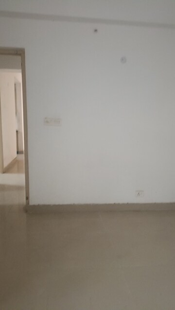 Room in 2 BHK Apartment at Supertech Cape Town, Sector 74 – for Rent