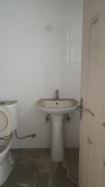 Bathroom in 2 BHK Apartment at Supertech Cape Town, Sector 74 – for Rent
