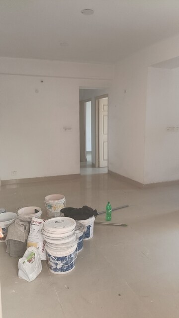 Room in 2 BHK Apartment at Supertech Cape Town, Sector 74 – for Rent