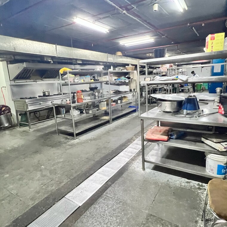  Parking, kondapur Commercial Showroom 8200 Sq.Ft. In Kondapur Hyderabad 8701153